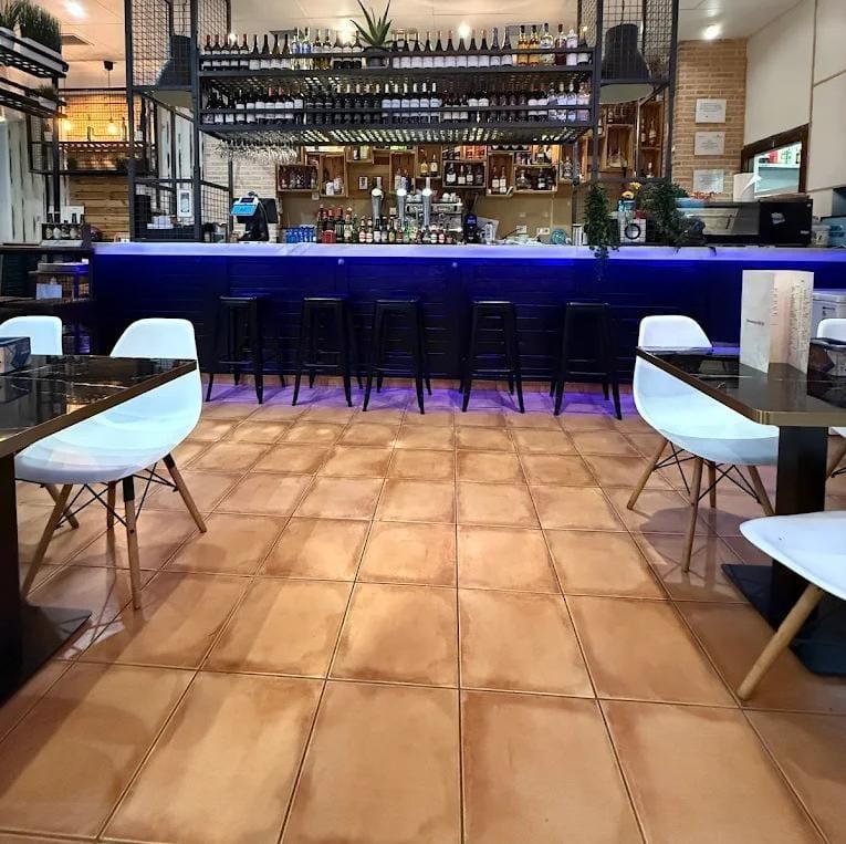 Traspaso de Local en alquiler en Madrid de 100 m2 — Bares y Cafeterías en Madrid
